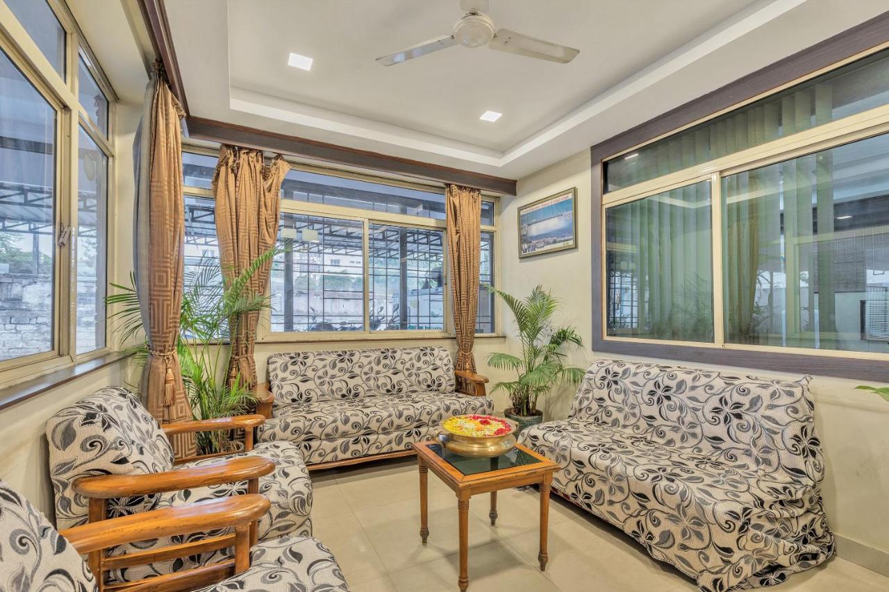 Oyo 11428 Hotel Krishna'S Residency Hyderabad Esterno foto